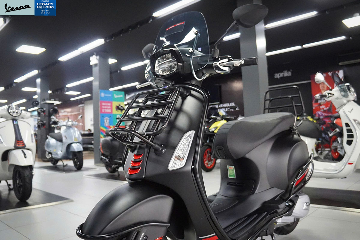 Baga trước Vespa Sprint