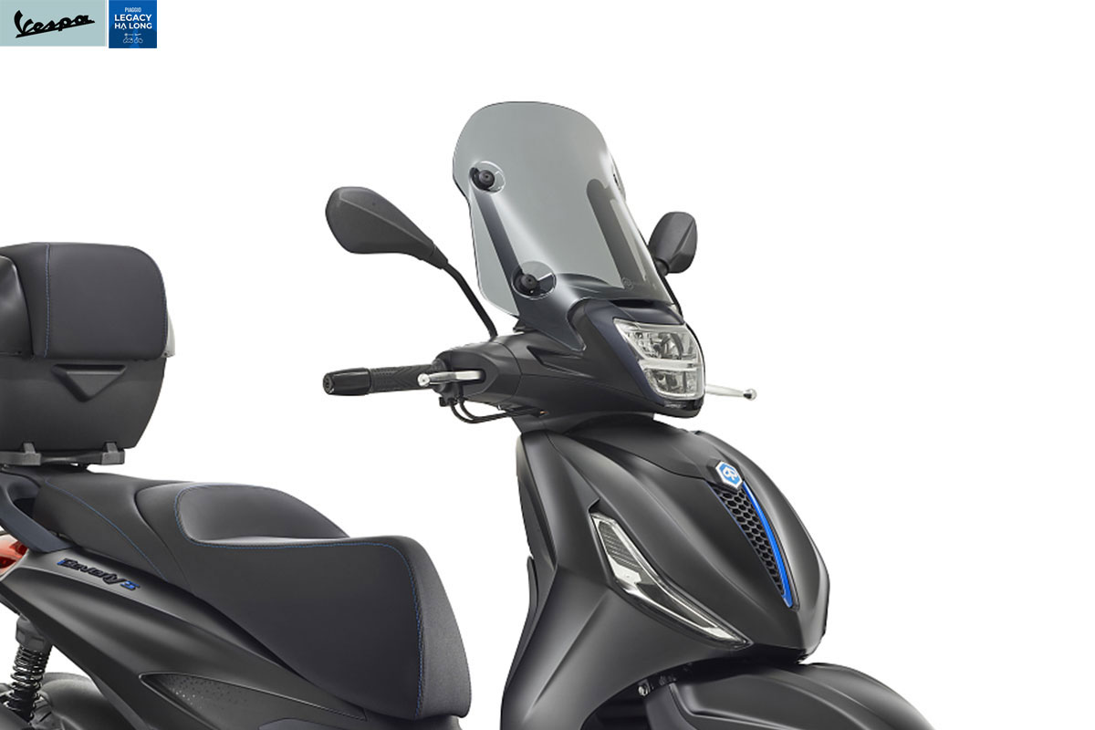 Kính chắn gió đen mờ