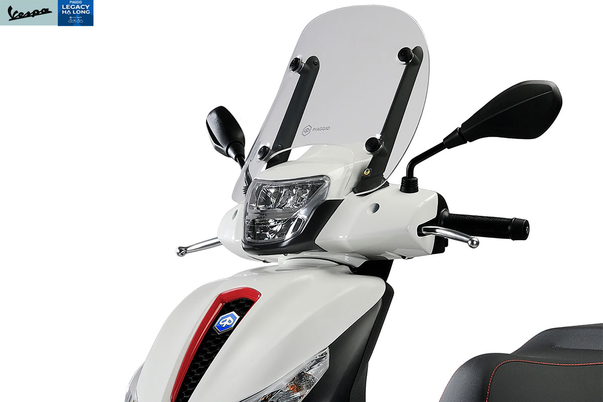 Kính chắn gió thấp trong suốt