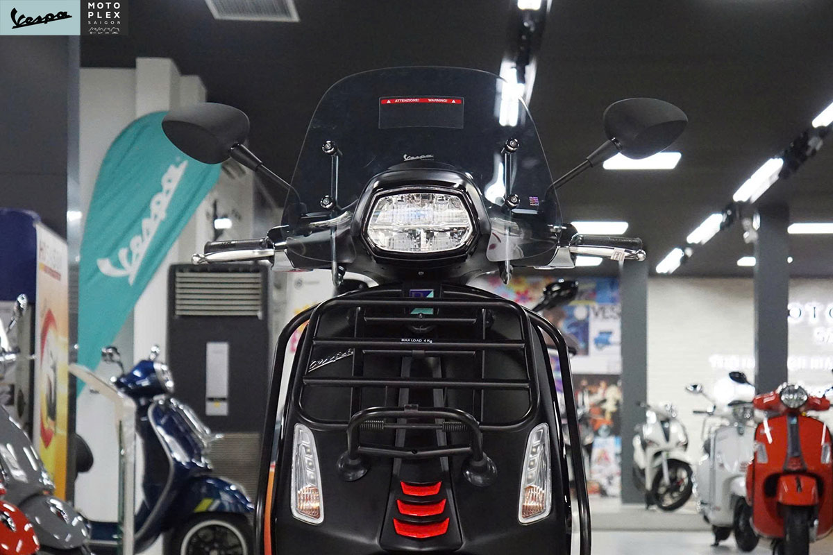 Kính chắn gió mờ Vespa Sprint